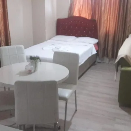 Gezkonakla Kadikoyde Iki Bir Salon * Estambul