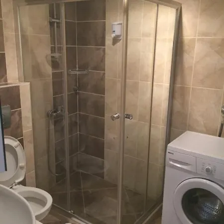 Gezkonakla Kadikoyde Iki Bir Salon