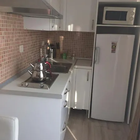 Gezkonakla Kadikoyde Iki Bir Salon *