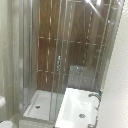 Gezkonakla Kadikoyde Iki Bir Salon * Istanbul