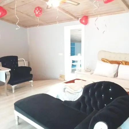 Gezkonakla Kadikoyde Iki Bir Salon * Istanbul